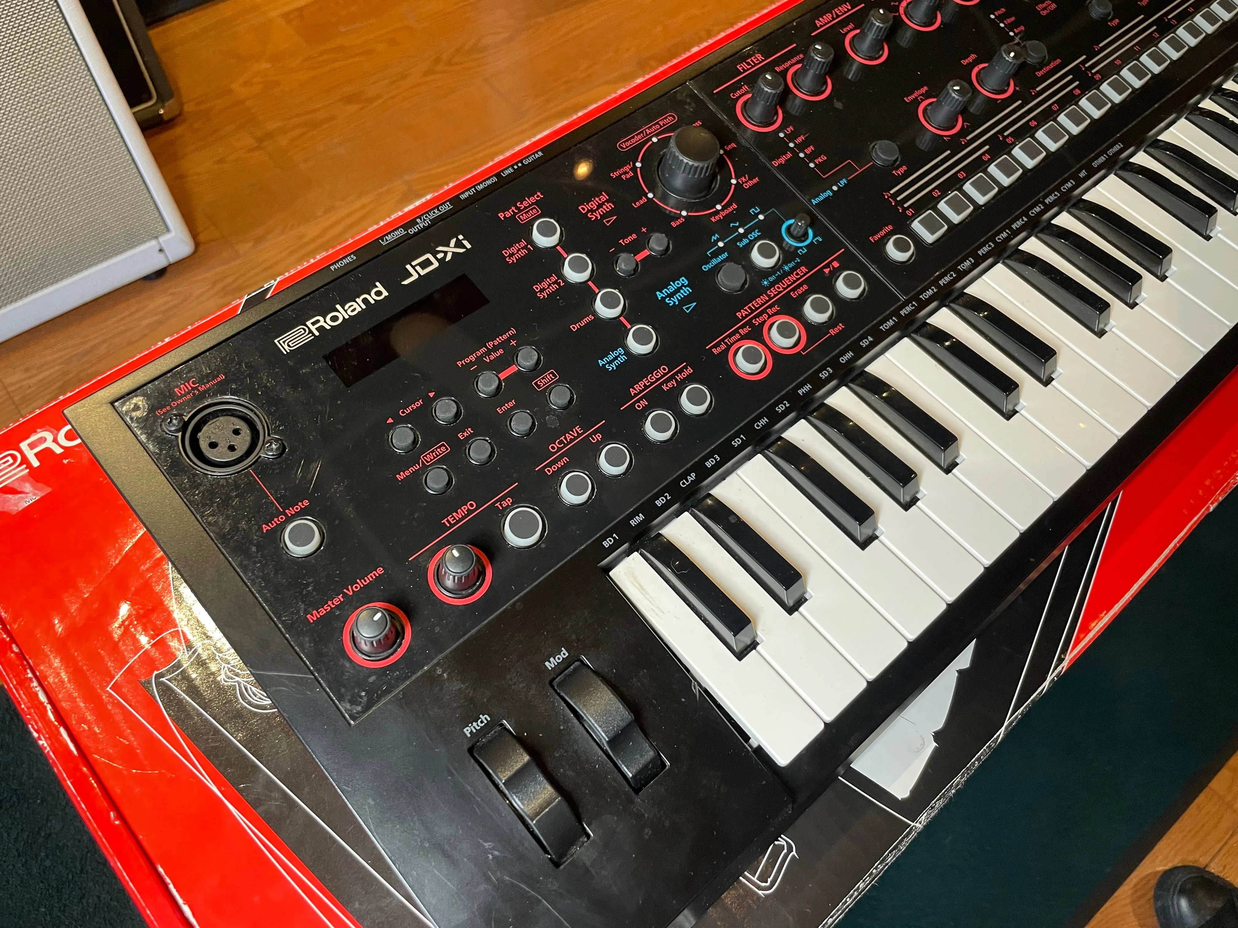 Roland JD-XI Analog/Digital Crossover Synth Used