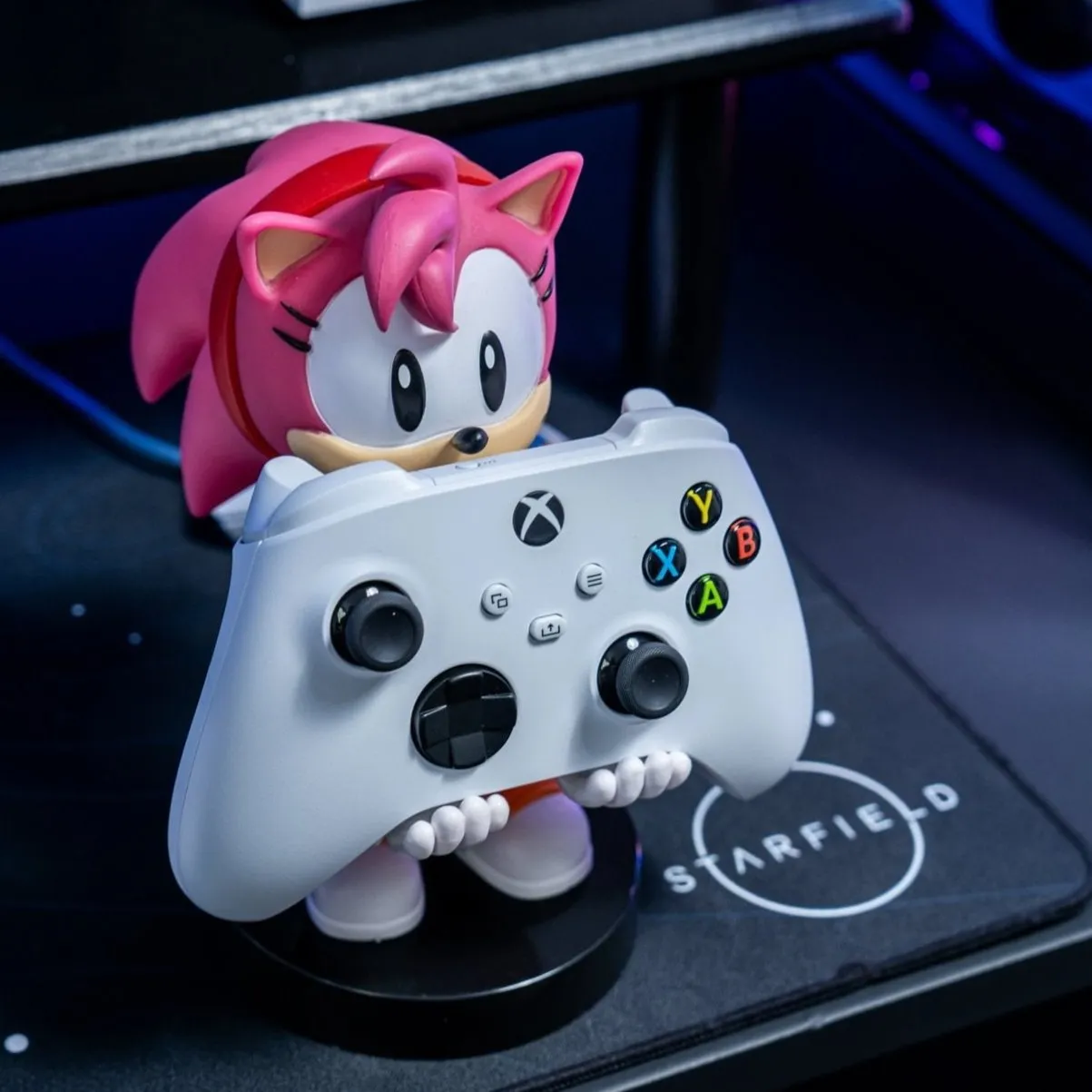 SEGA: Amy Rose Cable Guys Controller Holder and Phone Stand