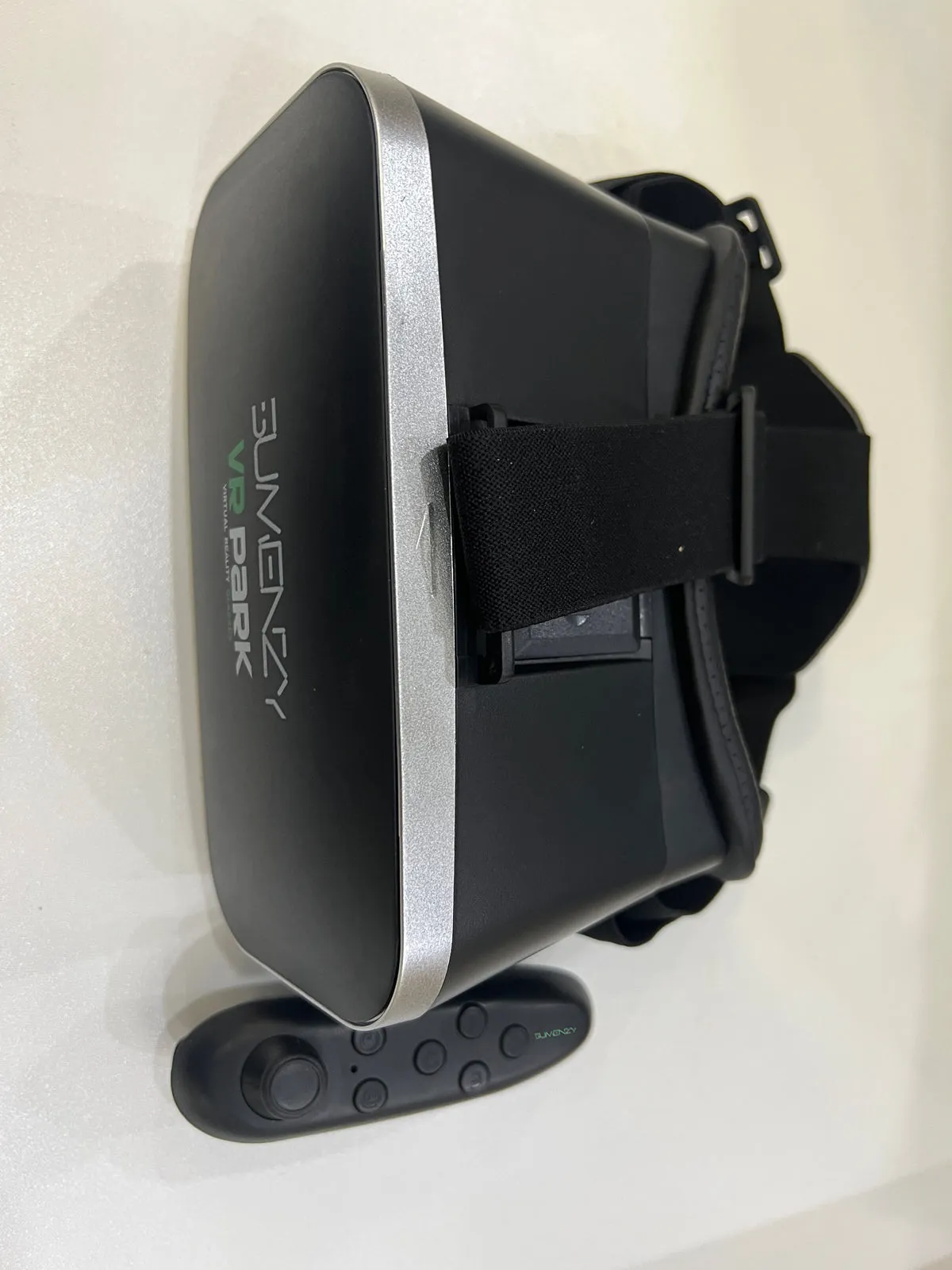 SUMENZY Virtual reality glasses   3d virtual reality goggles lens  Sweat proof, fast charging